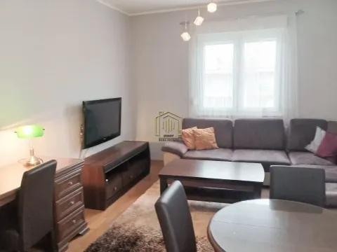 Izdavanje, jednosoban stan, 42m², City Kvart, Podgorica - image 1
