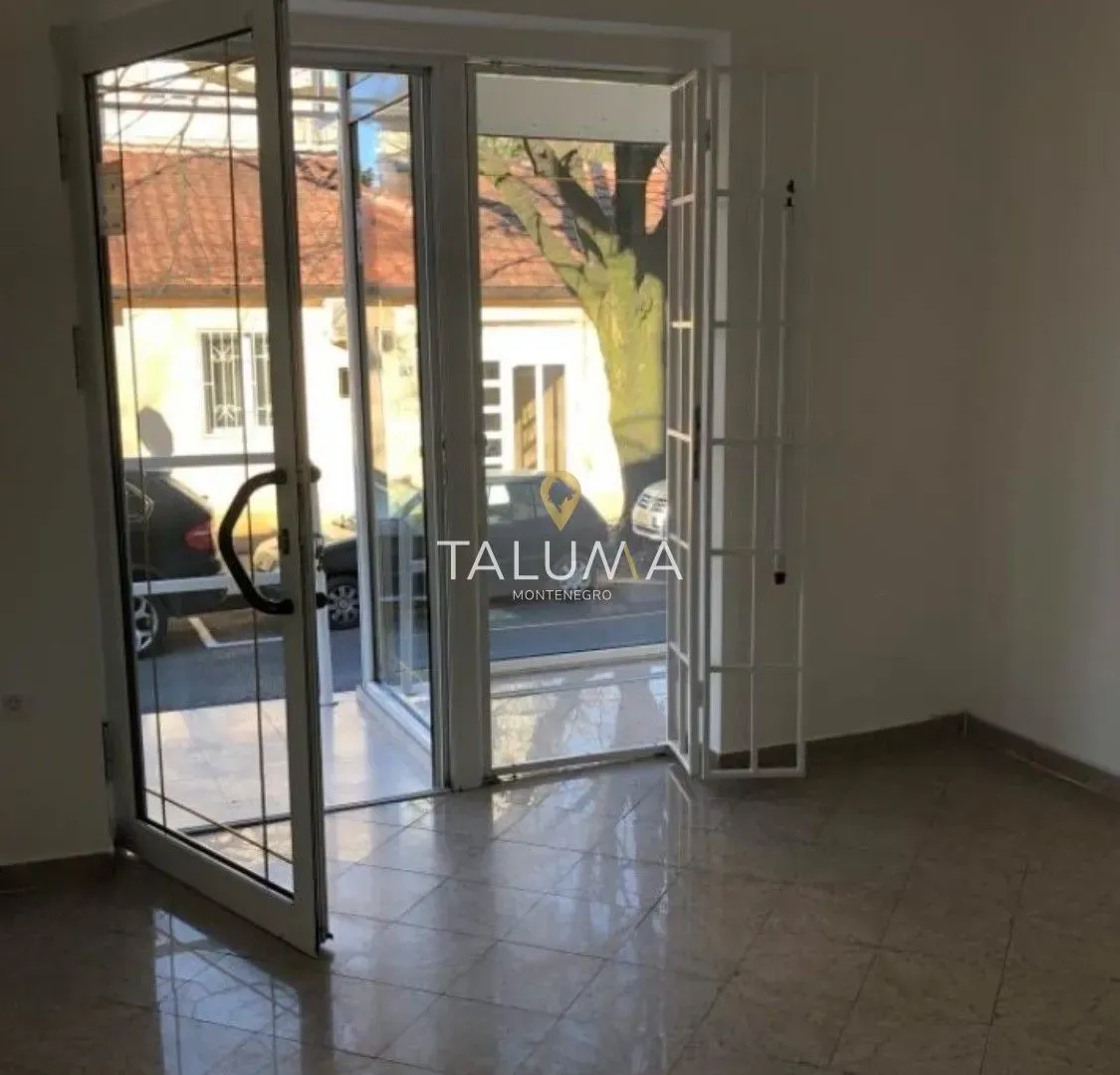Izdavanje, poslovni prostor, 25m², Centar, Podgorica