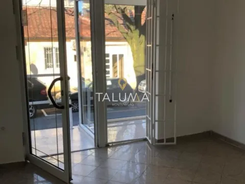 Izdavanje, poslovni prostor, 25m², Centar, Podgorica - image 3