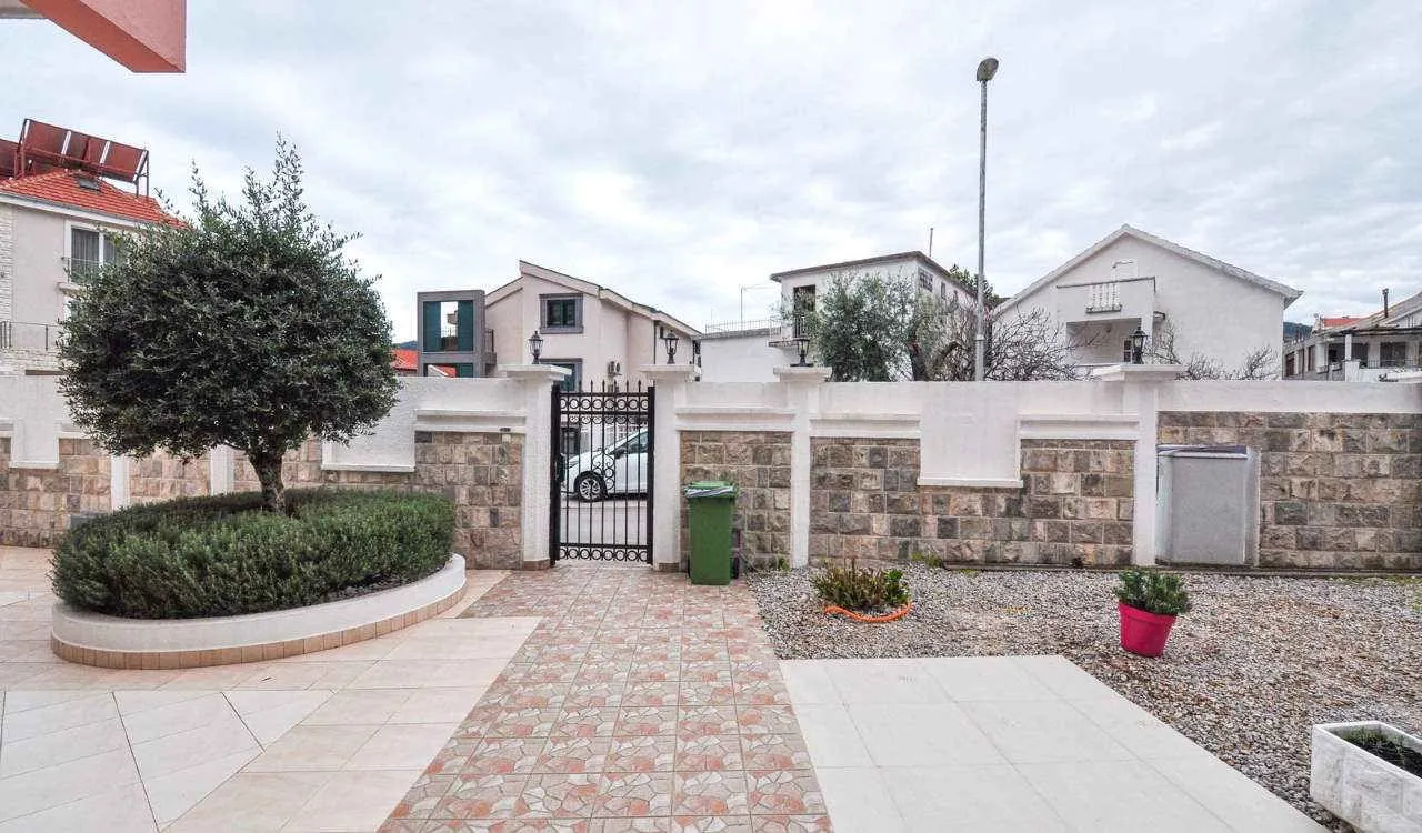 Prodaja, ugostiteljski objekat, 1256m², Podkošljun, Budva
