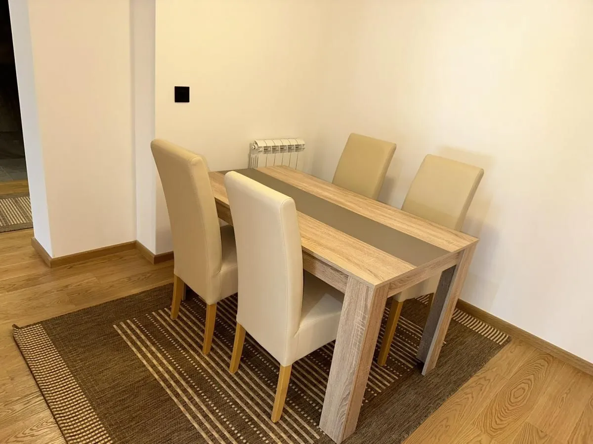 Izdavanje, četvorosoban stan, 102m², Crveni Krst, Beograd