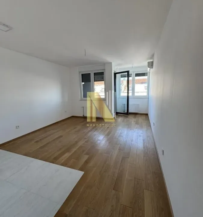 Rent, office space, 33m², Bulevar Oslobodjenja, Novi Sad Sve Podlokacije