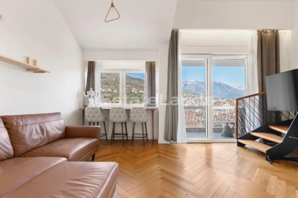 Prodaja, dvosoban stan, 68m², Centar, Tivat