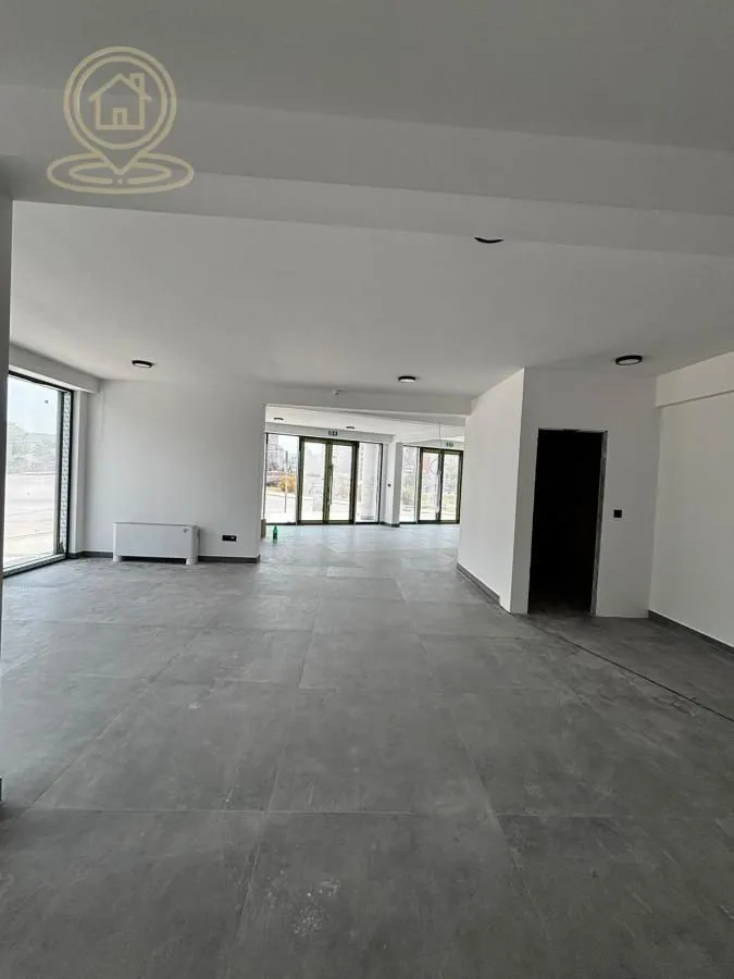 Rent, office space, 550m², Medijana, Niš