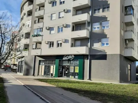 Izdavanje, garsonjera, 28m², Bulevar patrijarha Pavla, Novi Sad Sve Podlokacije - image 3