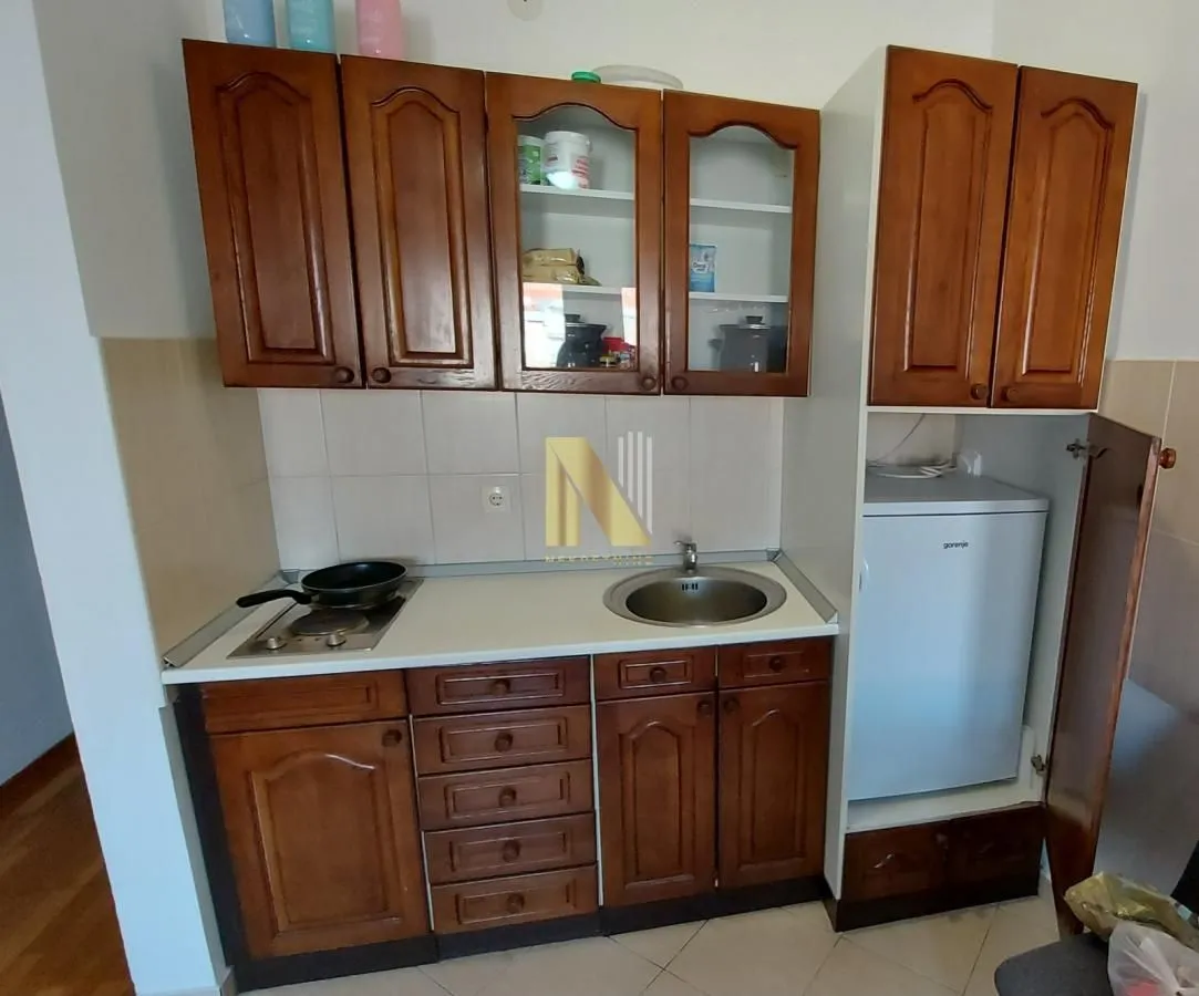 Izdavanje, garsonjera, 27m², Novi Sad, Srbija