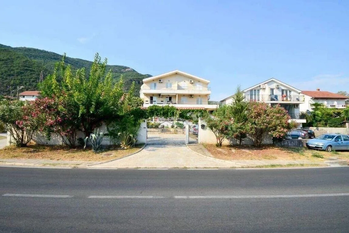 Prodaja, dvosoban stan, 72m², Đenovići, Herceg Novi