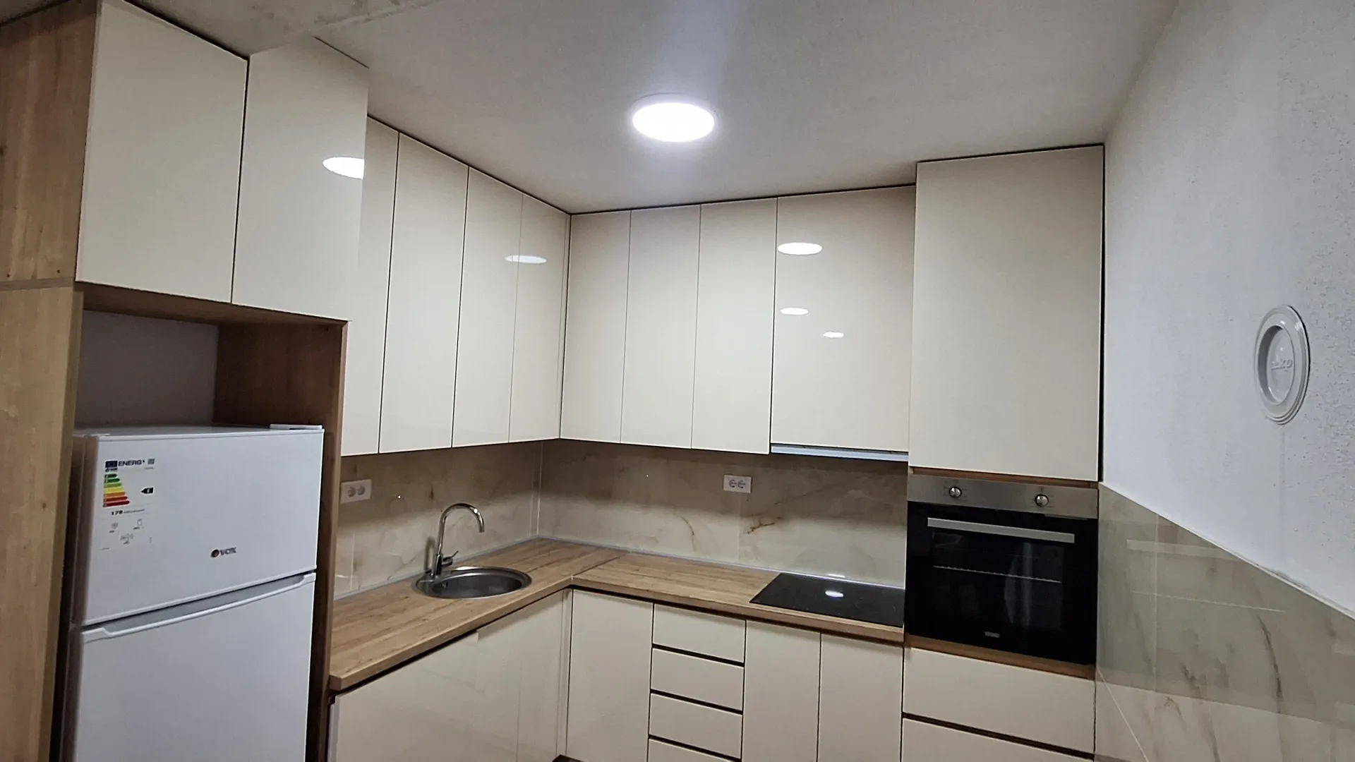 Izdavanje, kuća, 70m², Radanovići, Kotor