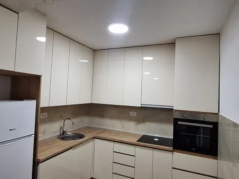 Izdavanje, kuća, 70m², Radanovići, Kotor - image 12