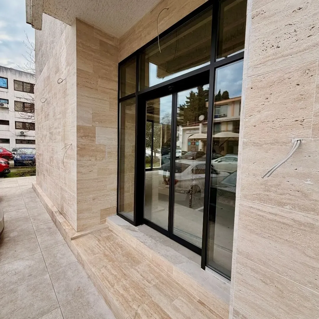 Izdavanje, poslovni prostor, 140m², Centar, Bar