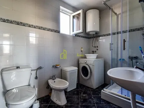 Izdavanje, kuća, 185m², Tološi, Podgorica - image 16