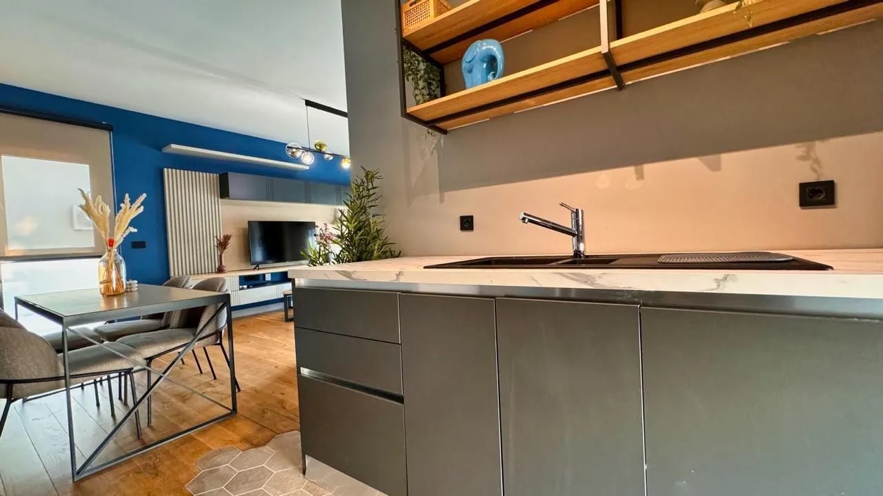 Prodaja, dvosoban stan, 65m², Tivat, Crna Gora