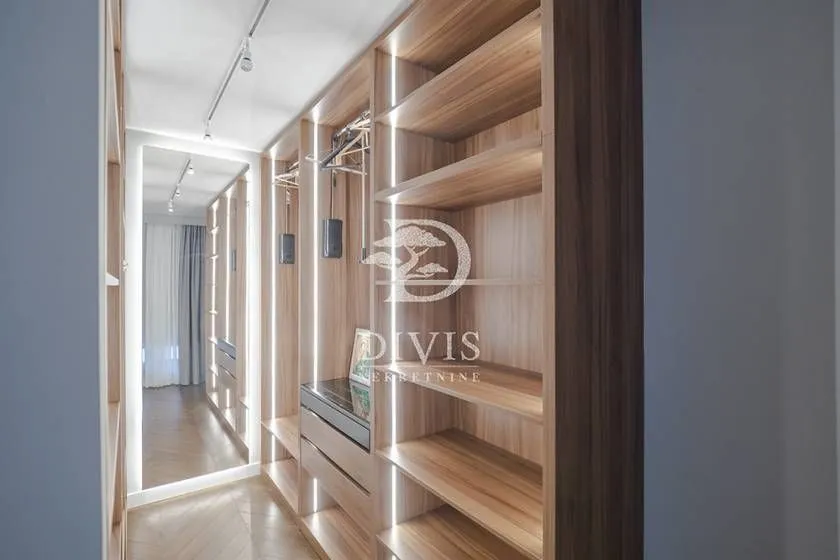 Prodaja, trosoban stan, 115m², Vračar Sve Podlokacije, Beograd