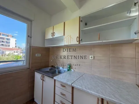 Izdavanje, trosoban stan, 107m², Vezirov Most, Podgorica - image 7