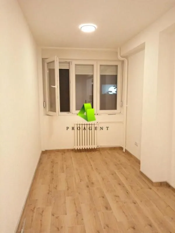 Izdavanje, poslovni prostor, 30m², Centar, Kruševac