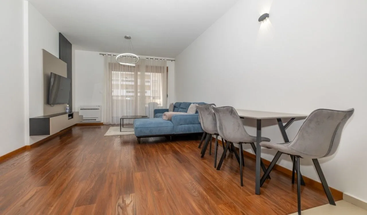 Izdavanje, dvosoban stan, 74m², Podgorica, Crna Gora