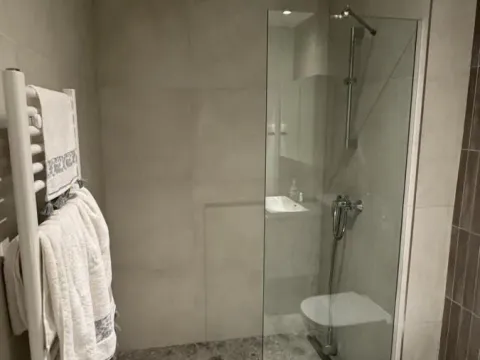 Izdavanje, trosoban stan, 80m², Savski Venac, Beograd - image 12