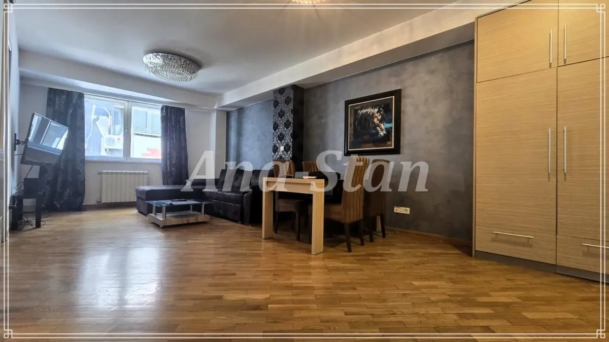 Izdavanje, trosoban stan, 89m², Savski Venac, Beograd