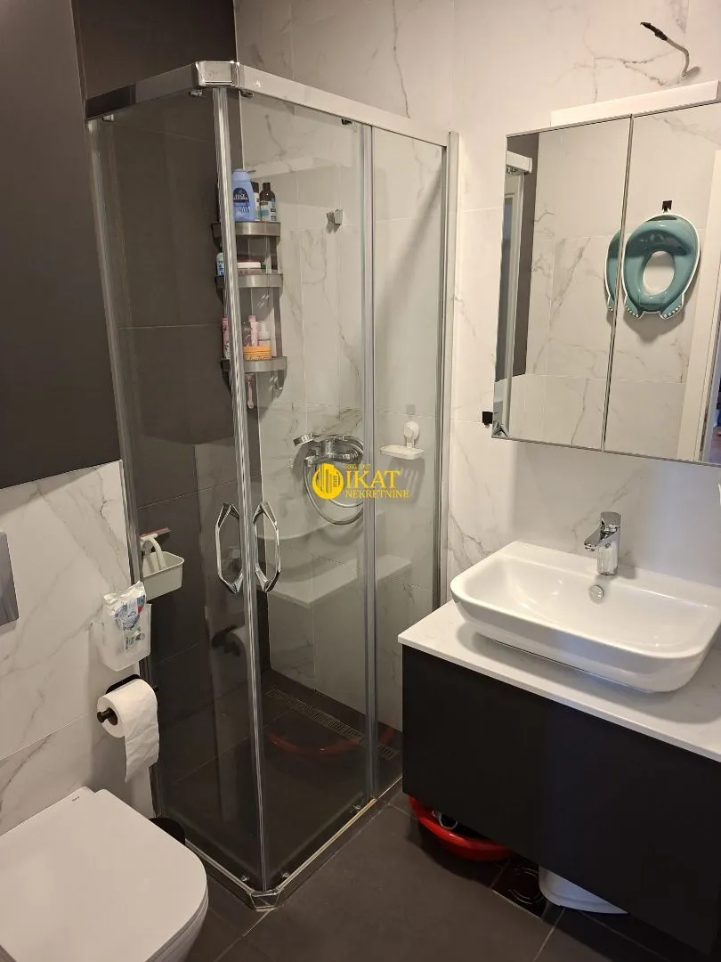 Sale, three bedroom apartment, 74m², Višnjička Banja, Palilula Sve Podlokacije