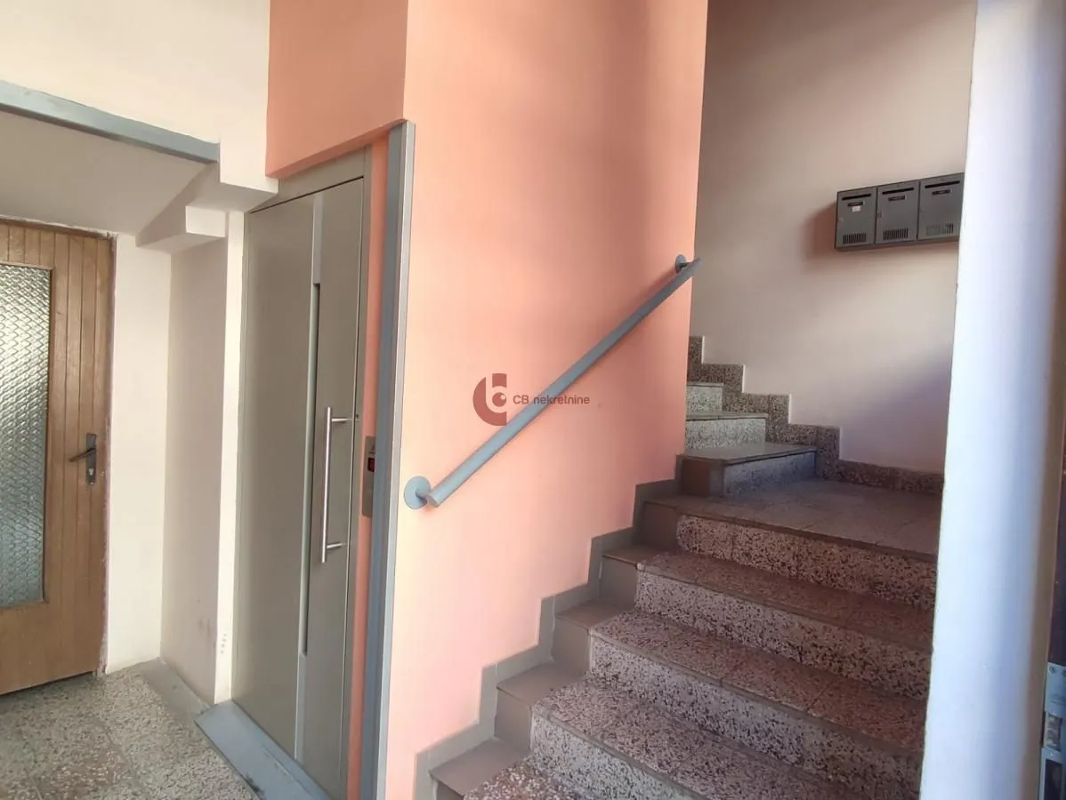 Prodaja, trosoban stan, 94m², Centar, Subotica