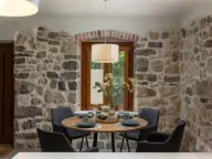 Izdavanje, kuća, 110m², Škaljari, Kotor - image 9