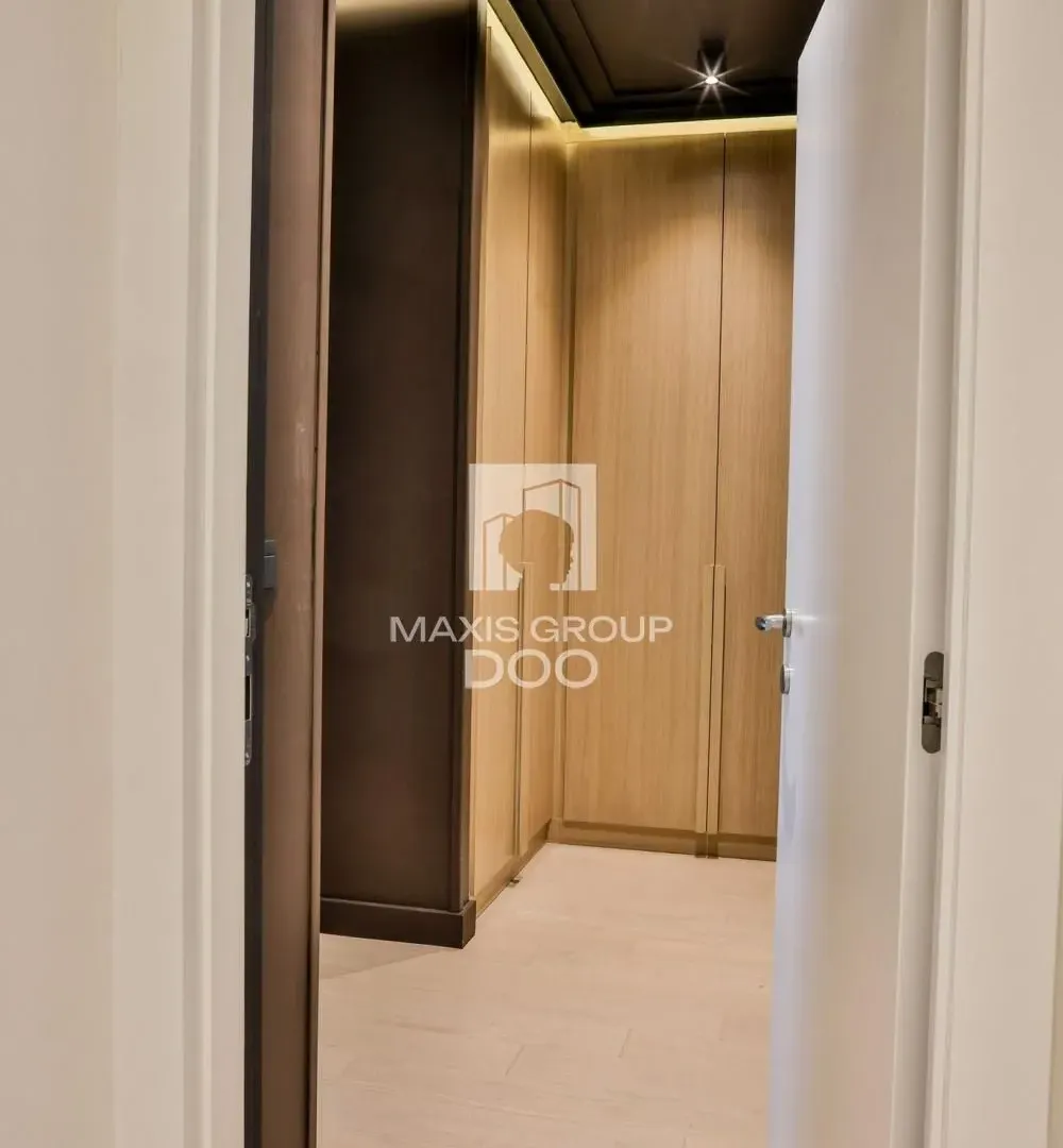 Izdavanje, četvorosoban stan, 118m², Savski Venac, Beograd
