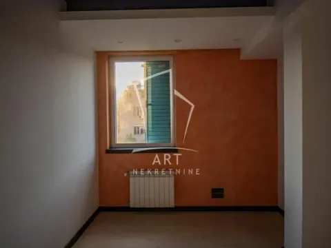 Sale, four bedroom apartment, 150m², Kalenić Pijaca, Vračar Sve Podlokacije - image 17