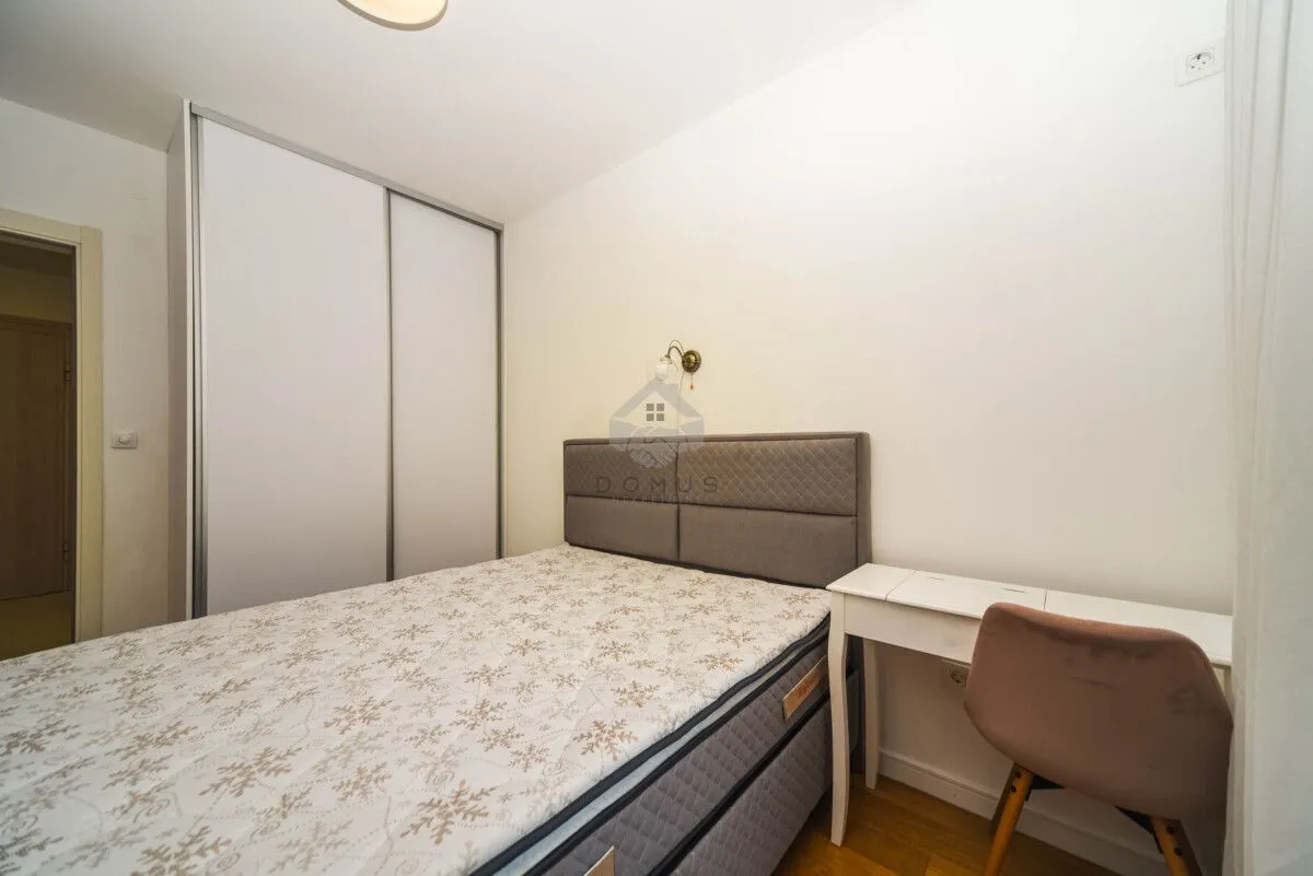 Izdavanje, jednosoban stan, 49m², Central Point, Podgorica