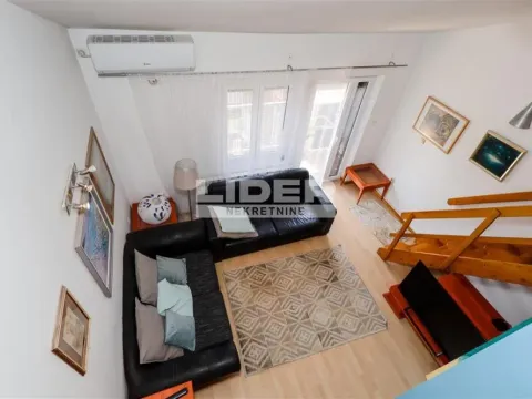 Izdavanje, četvorosoban stan, 90m², Kalenić Pijaca, Vračar Sve Podlokacije