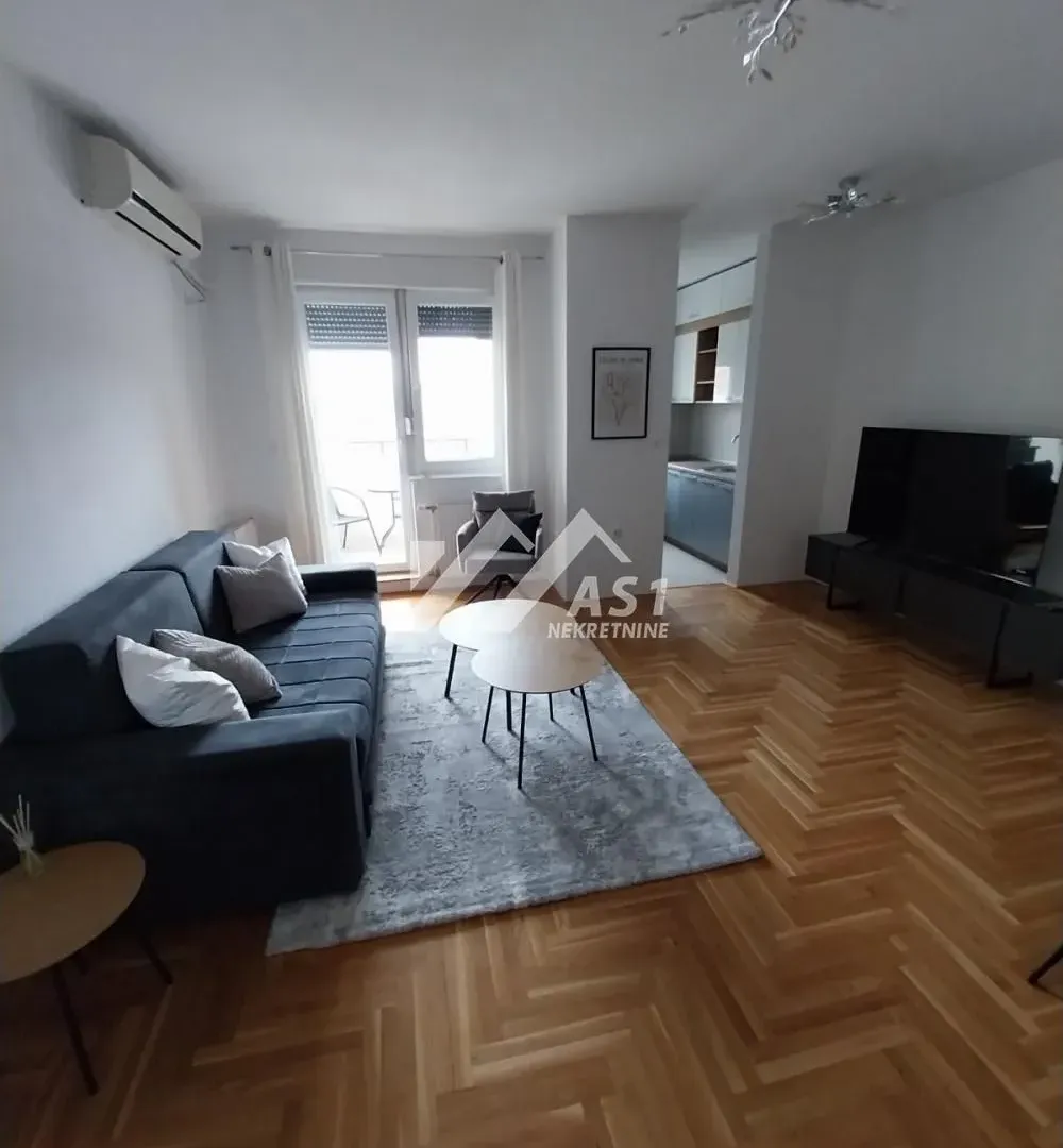 Izdavanje, četvorosoban stan, 70m², Podbara, Novi Sad Sve Podlokacije