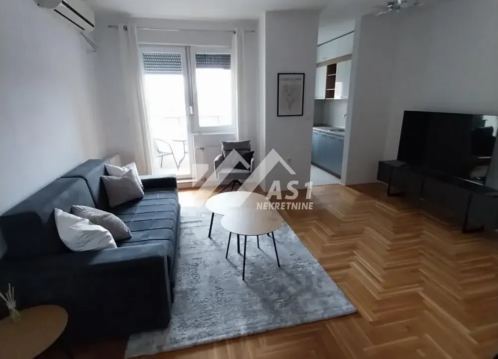 Izdavanje, četvorosoban stan, 70m², Podbara, Novi Sad Sve Podlokacije