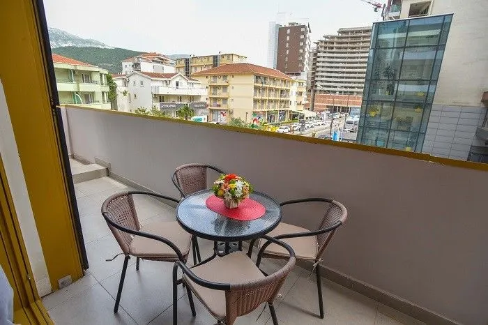 Rent, two bedroom apartment, 89m², Centar, Budva
