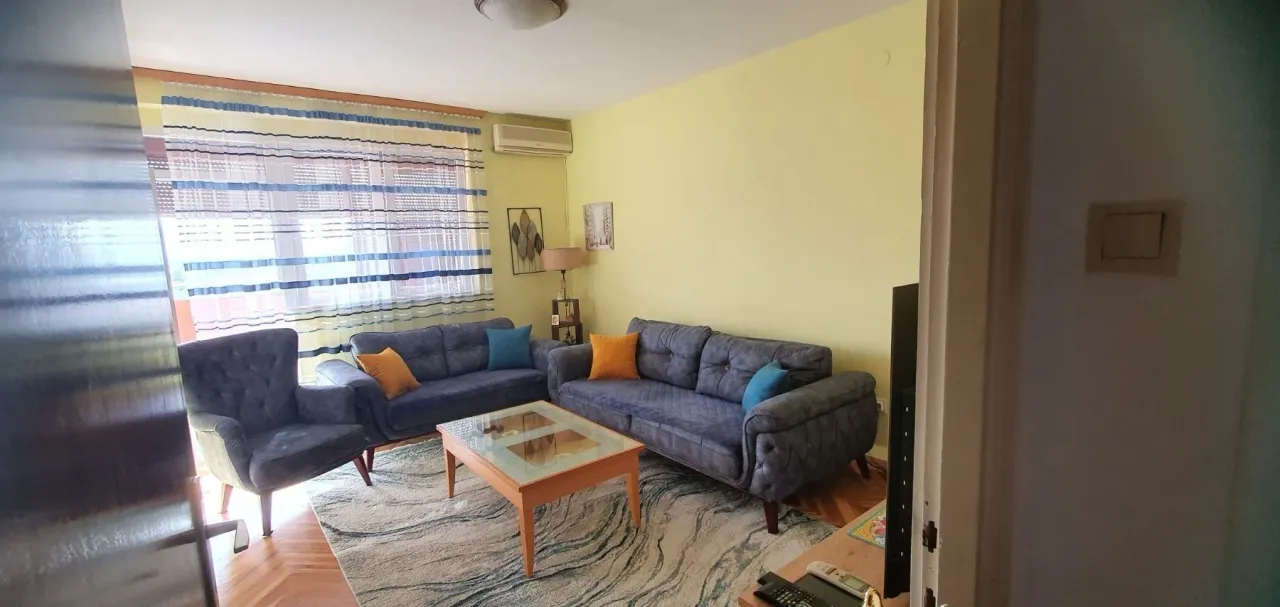 Izdavanje, trosoban stan, 66m², Pobrežje, Podgorica