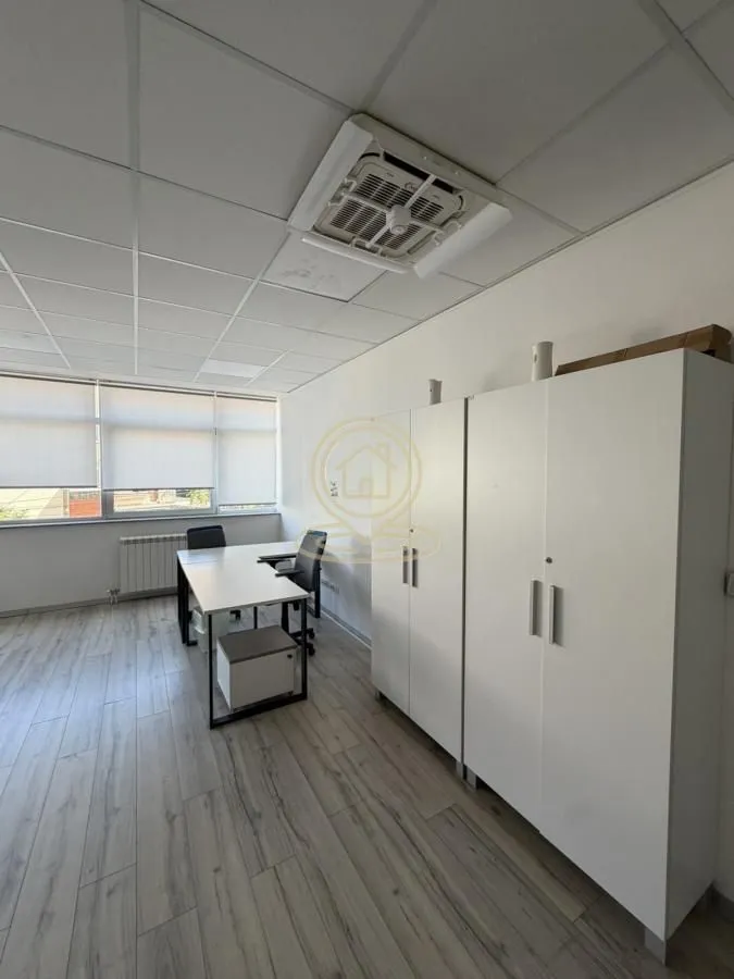 Rent, office space, 110m², Čukarica, Beograd