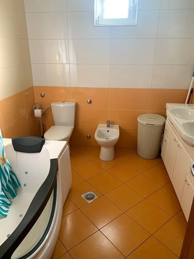 Izdavanje, kuća, 240m², Donja Gorica, Podgorica