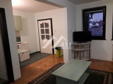 Izdavanje, jednosoban stan, 32m², Centar, Novi Sad
