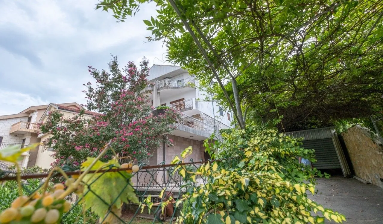 Izdavanje, trosoban stan, 145m², Momišići, Podgorica