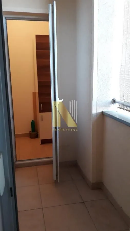 Izdavanje, trosoban stan, 58m², Rotkvarija, Novi Sad Sve Podlokacije