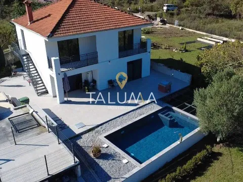 Kuća in Lastva Grbaljska