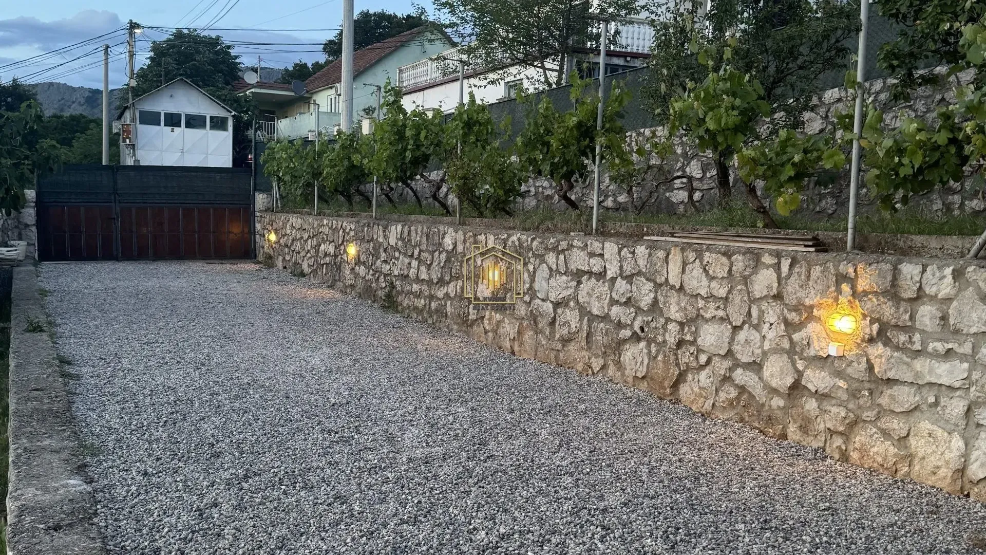 Rent, house, 256m², Masline, Podgorica