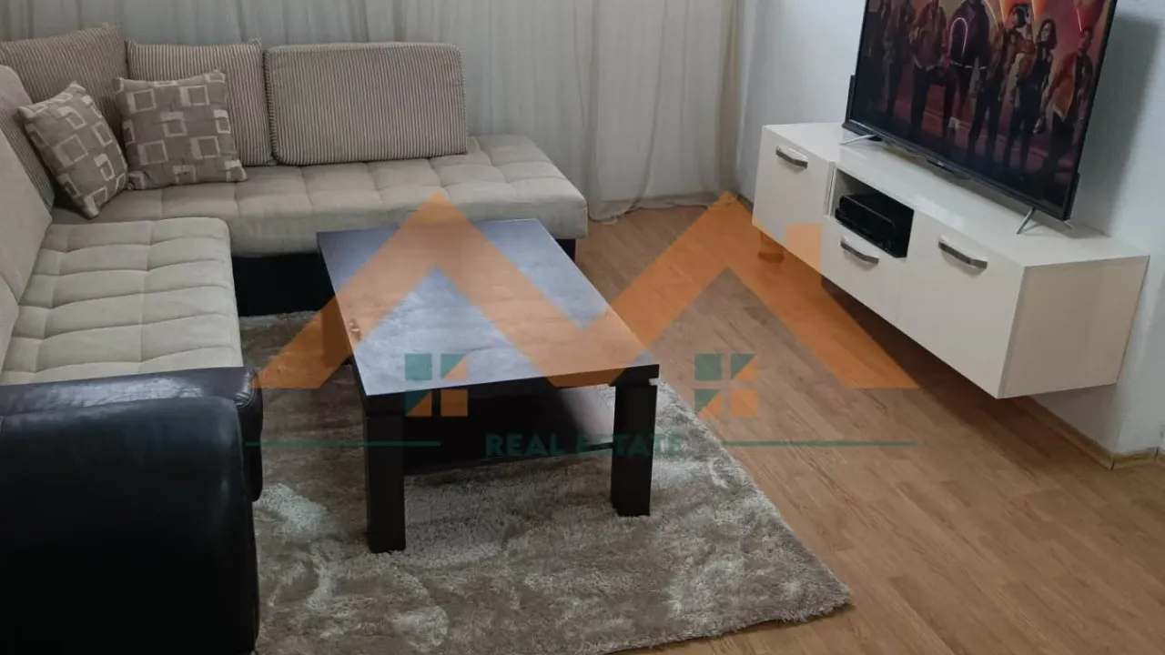 Izdavanje, dvosoban stan, 58m², Centar, Podgorica