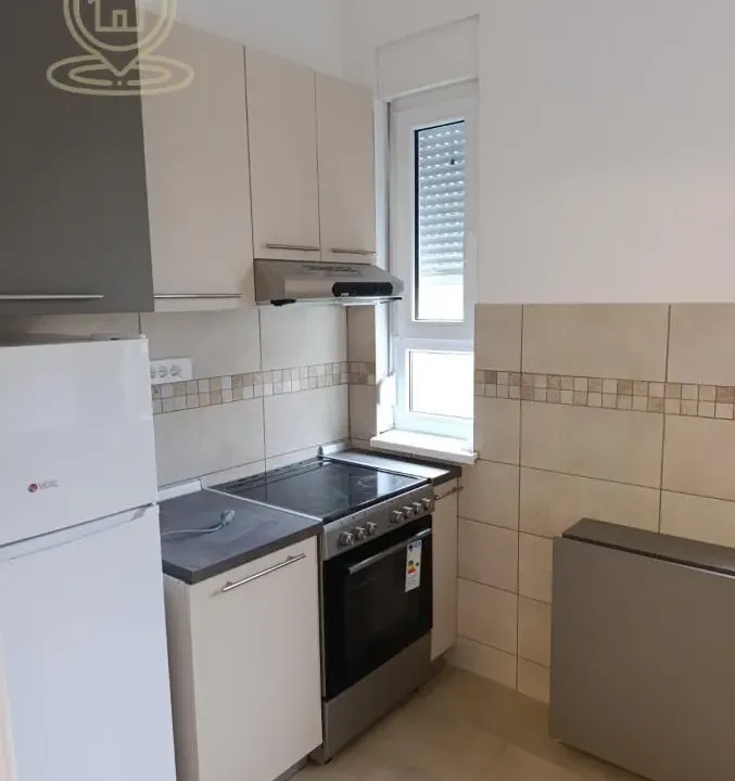 Izdavanje, trosoban stan, 80m², Centar, Novi Sad