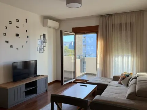 Izdavanje, jednosoban stan, 50m², City Kvart, Podgorica - image 2