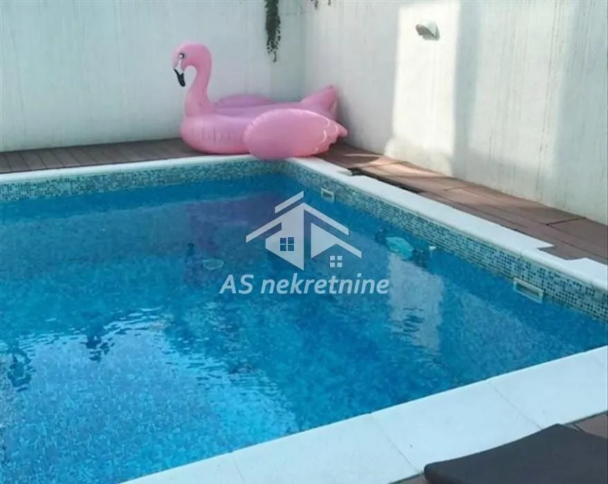 Izdavanje, stan, 220m², Savski Venac, Beograd