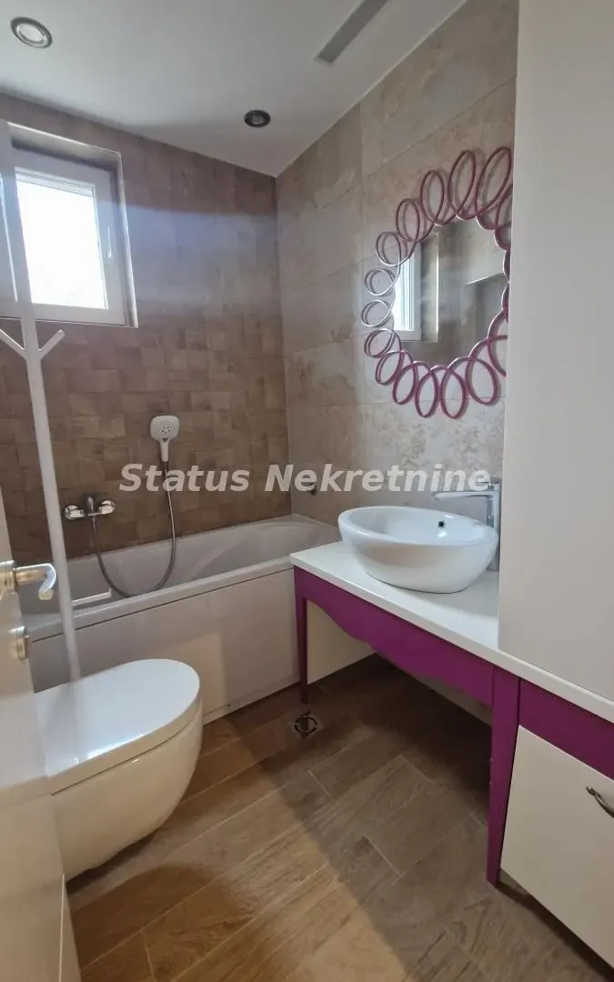 Prodaja, četvorosoban stan, 113m², Centar, Novi Sad