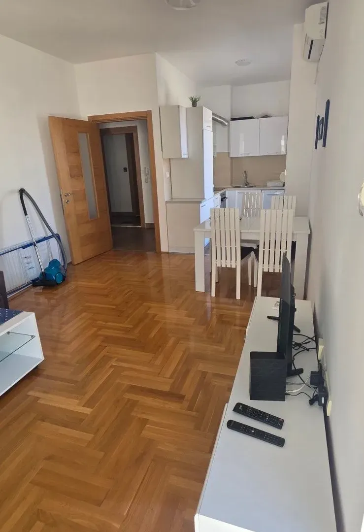Izdavanje, jednosoban stan, 45m², Kava, Tivat