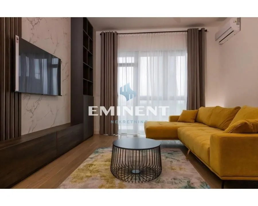 Izdavanje, trosoban stan, 75m², Savski Venac, Beograd