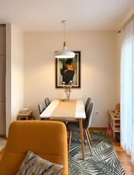Dining area with a table, chairs, and decorative details in an apartment. - image 2
