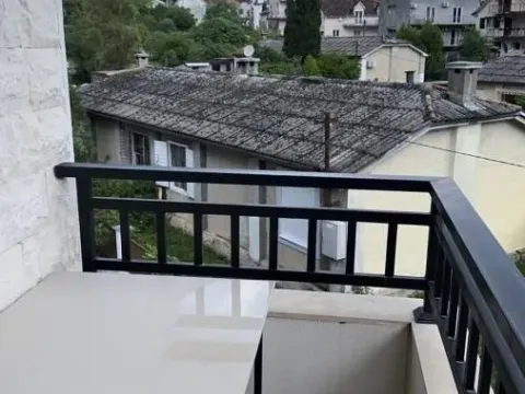 Izdavanje, jednosoban stan, 42m², Tivat, Crna Gora - image 9