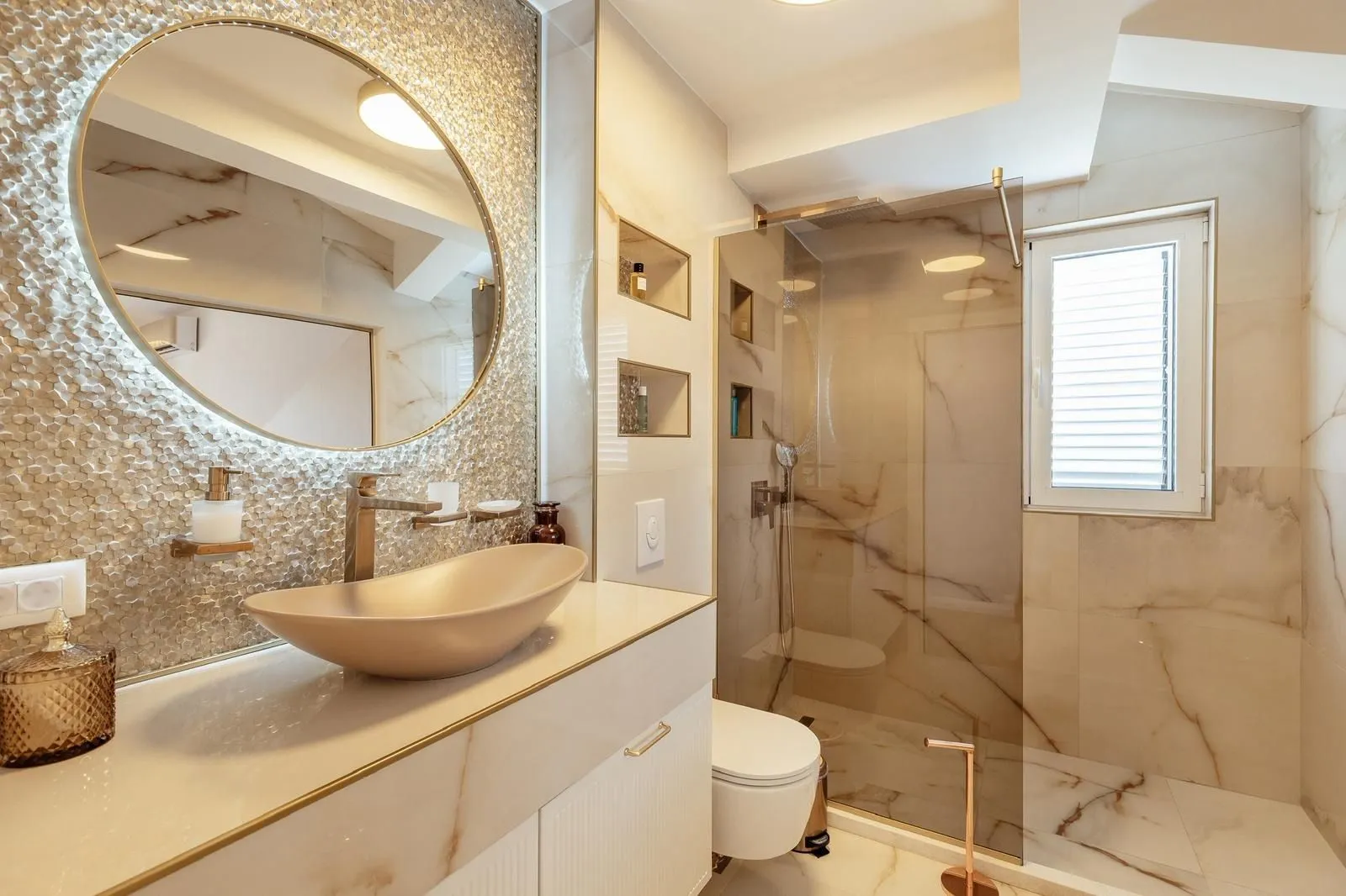 Izdavanje, trosoban stan, 149m², Donja Lastva, Tivat